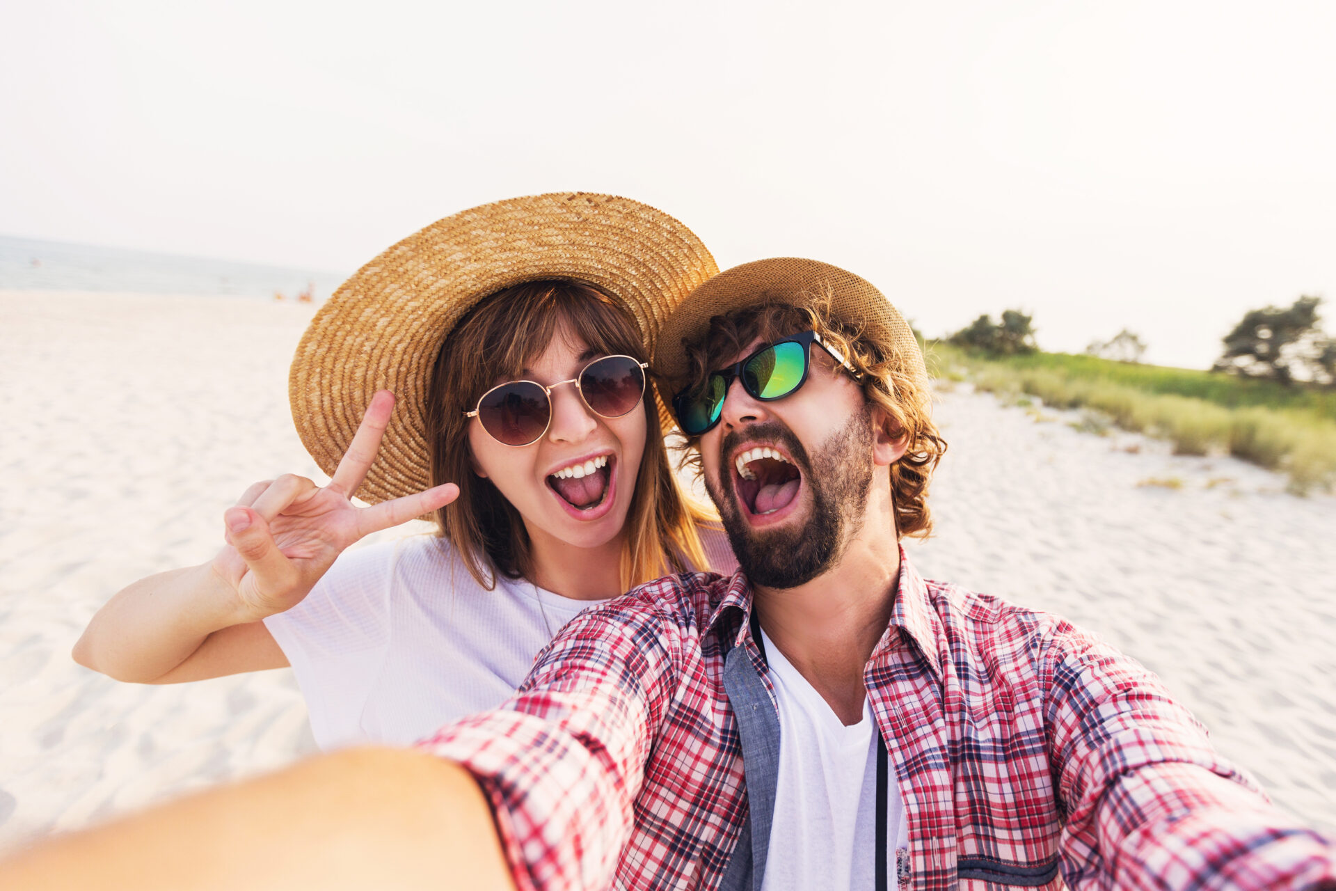 happy-traveling-couple-love-taking-selfie-phone-beach